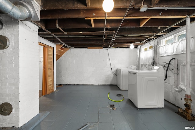 1207 N Marquette St, Davenport, IA 52804 - below grade area featuring separate washer and dryer