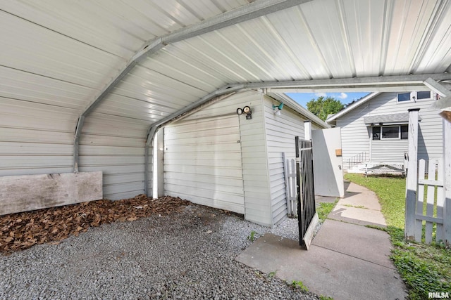 1207 N Marquette St, Davenport, IA 52804 - view of garage