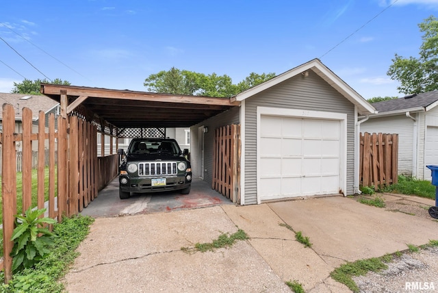 517 E 29th Pl, Davenport, IA 52803 - garage with concrete driveway and a garage
