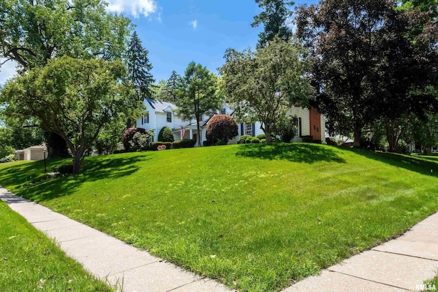 1928 Fernwood Ave, Davenport, IA 52803 - view of green lawn