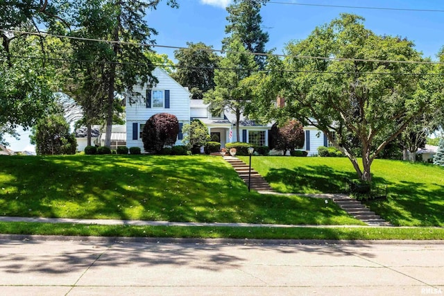1928 Fernwood Ave, Davenport, IA 52803 - traditional-style home with a front lawn
