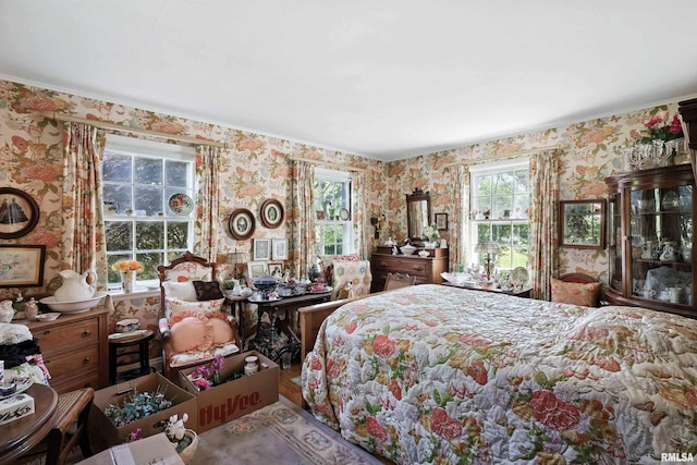 1928 Fernwood Ave, Davenport, IA 52803 - bedroom with wallpapered walls