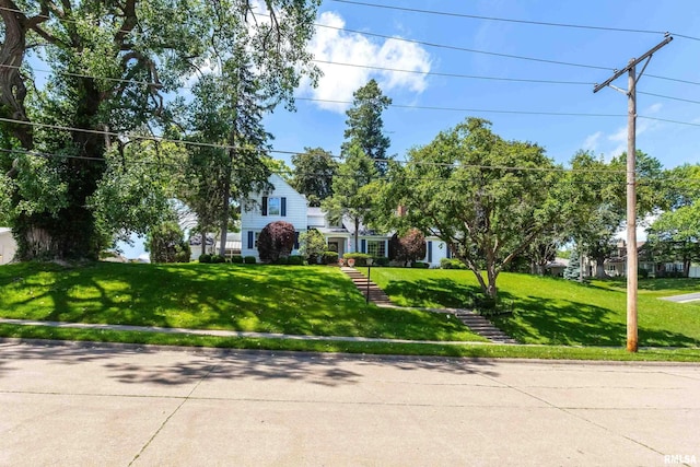 1928 Fernwood Ave, Davenport, IA 52803 - obstructed view of property featuring a front yard