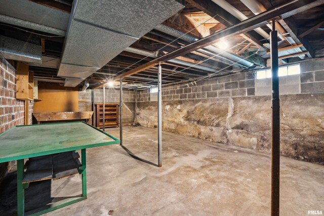 110 Hall Ave, Lowden, IA 52255