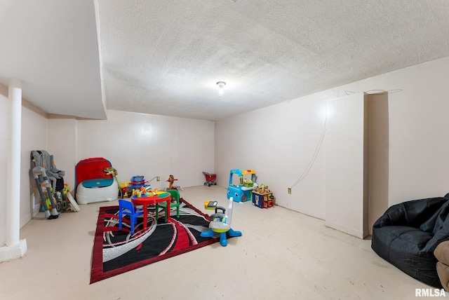 2506 Holly Dr, Bettendorf, IA 52722 - recreation room with concrete flooring and a textured ceiling