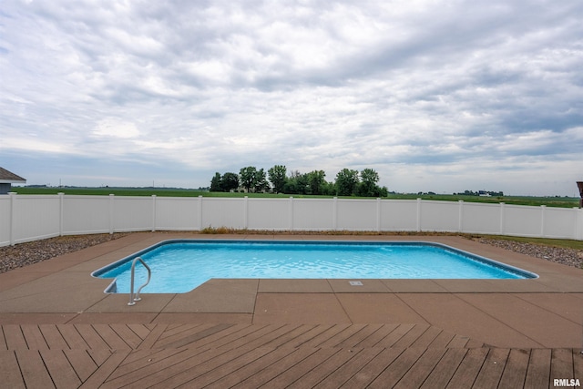 922 W Scott St, Eldridge, IA 52748 - view of pool featuring a fenced backyard