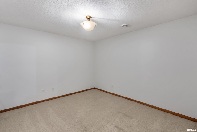 922 W Scott St, Eldridge, IA 52748 - unfurnished room featuring light colored carpet and a textured ceiling