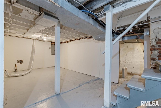 3916 W Locust St, Davenport, IA 52804 - unfinished basement with electric panel