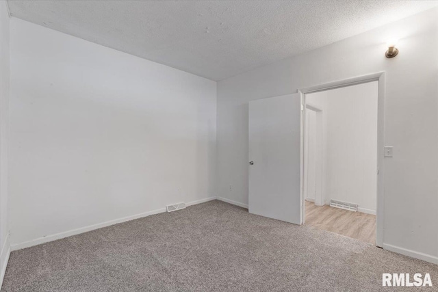 3916 W Locust St, Davenport, IA 52804 - carpeted spare room with a textured ceiling and baseboards