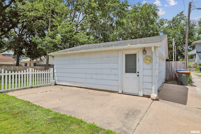 2510 Pershing Ave, Davenport, IA 52803 - view of garage
