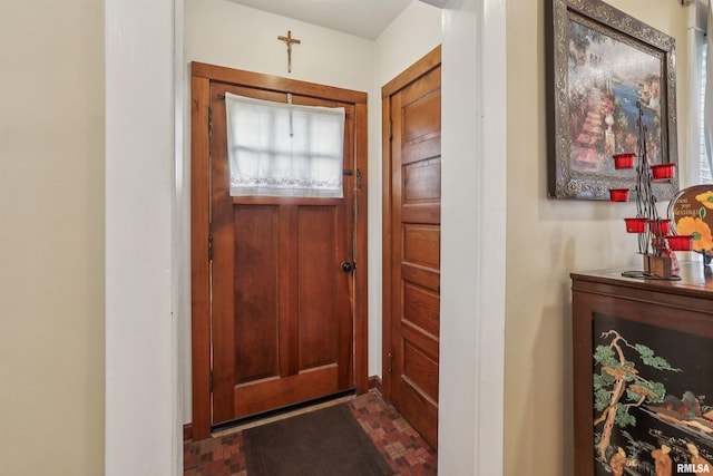 2510 Pershing Ave, Davenport, IA 52803 - view of entryway