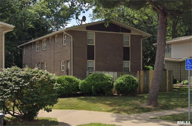 27 Sutton Ct, Bettendorf, IA 52722 - view of bungalow-style house
