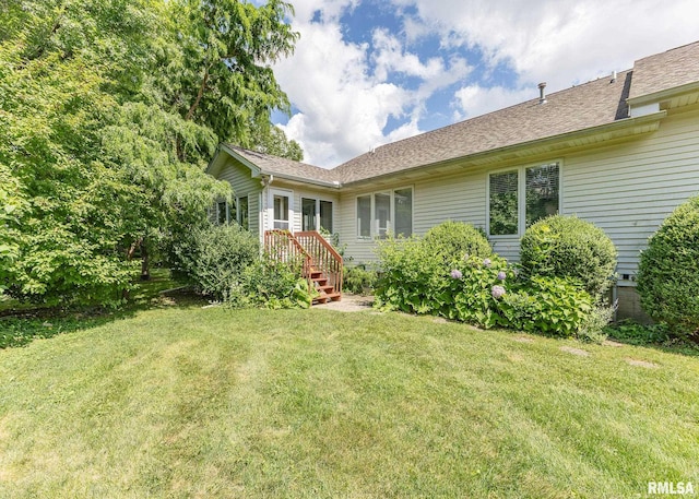 3439 Maple Glen Dr, Bettendorf, IA 52722 - view of grassy yard