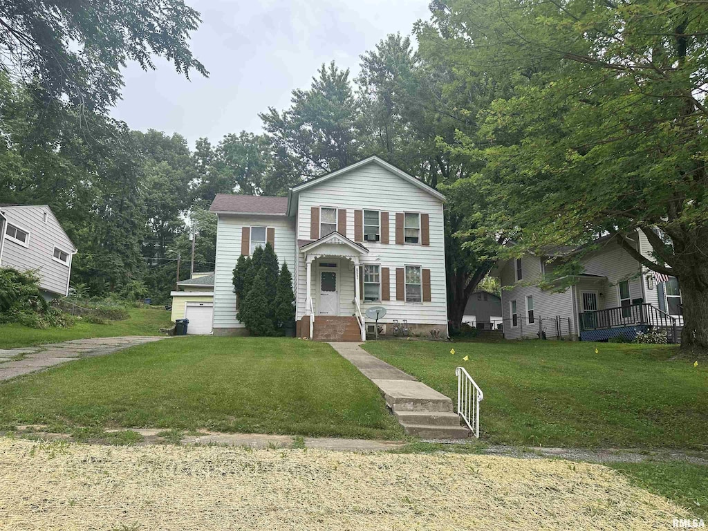 1328 E 9th St, Davenport, IA 52803 - view of front of home with a front lawn