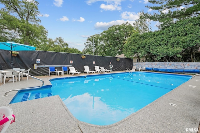 2809 12th Ave Unit 504, Rock Island, IL 61201 - community pool with a patio area