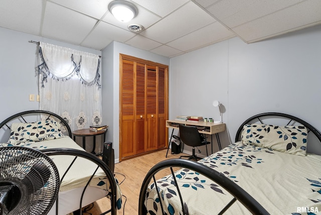 531 32nd Ave, East Moline, IL 61244 - bedroom featuring light wood-type flooring, a closet, and a drop ceiling