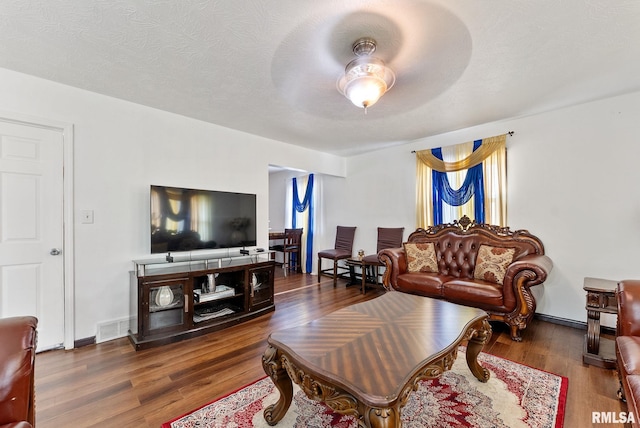531 32nd Ave, East Moline, IL 61244 - living room featuring wood finished floors