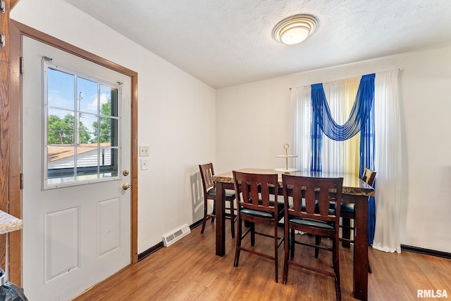 531 32nd Ave, East Moline, IL 61244 - dining space featuring light wood-style flooring and baseboards