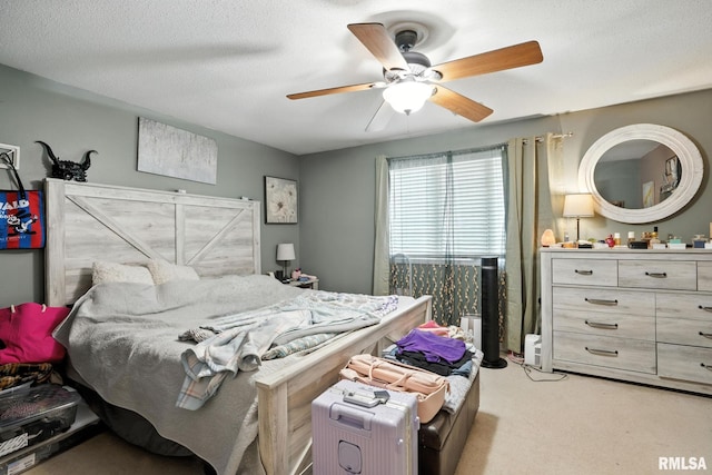 3295 Johnathan Ave, Bettendorf, IA 52722 - carpeted bedroom with a ceiling fan