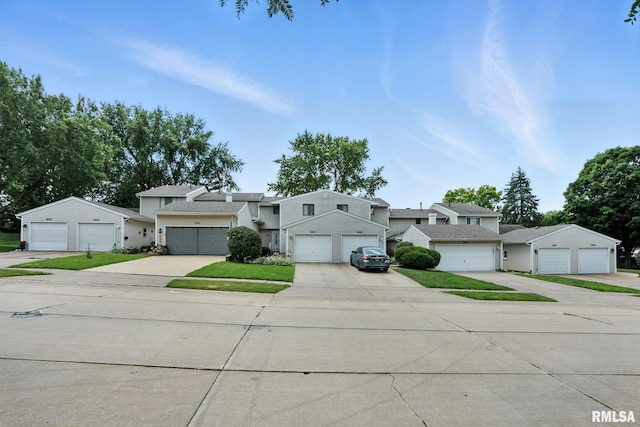 3295 Johnathan Ave, Bettendorf, IA 52722 - traditional-style home with driveway and a garage