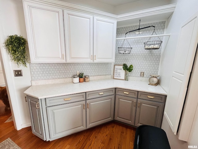 66 Windy Hill Dr, Murphysboro, IL 62966 - kitchen featuring dark wood finished floors, decorative backsplash, and gray cabinets