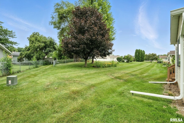 2722 Linwood Ct, Davenport, IA 52806 - view of yard