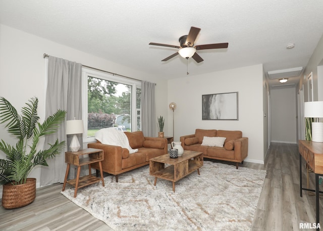 5022 Northbrook Ct, Davenport, IA 52806 - living room featuring wood finished floors and a ceiling fan