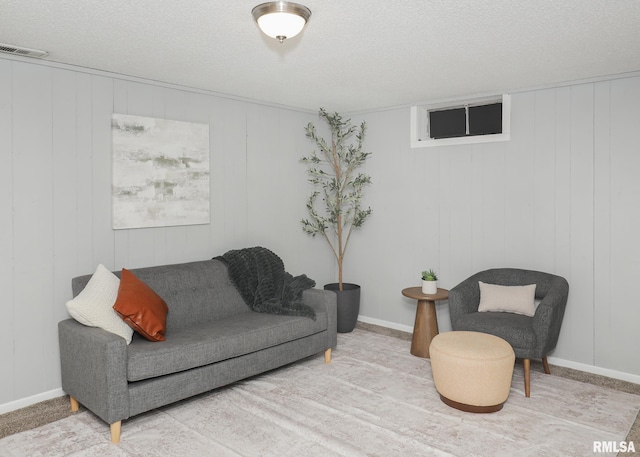 5022 Northbrook Ct, Davenport, IA 52806 - living area featuring a textured ceiling