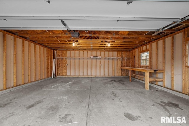 1815 Lincoln Rd, Bettendorf, IA 52722 - view of garage