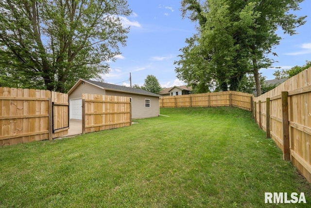 1815 Lincoln Rd, Bettendorf, IA 52722 - view of fenced backyard