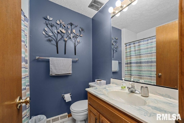 2401 W Dale Ct, Bettendorf, IA 52722 - bathroom featuring a textured ceiling, vanity, and a shower with shower curtain