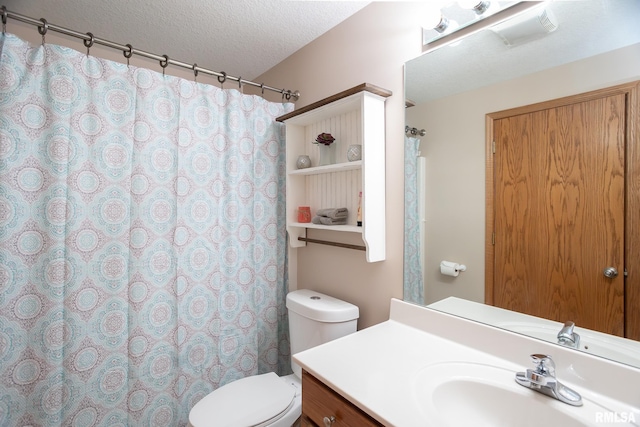 1199 Scenic Place, Le Claire, IA 52753 - full bath featuring vanity, a textured ceiling, and a shower with curtain