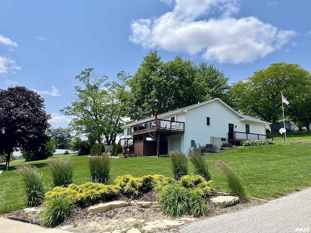 124 Riverview Heights Dr, Le Claire, IA 52753 - view of side of property featuring a deck and a yard