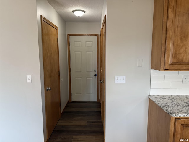 124 Riverview Heights Dr, Le Claire, IA 52753 - corridor with dark wood-style flooring and a textured ceiling