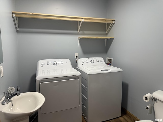124 Riverview Heights Dr, Le Claire, IA 52753 - laundry area with washer and clothes dryer