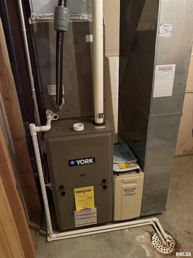 124 Riverview Heights Dr, Le Claire, IA 52753 - utilities with heating unit