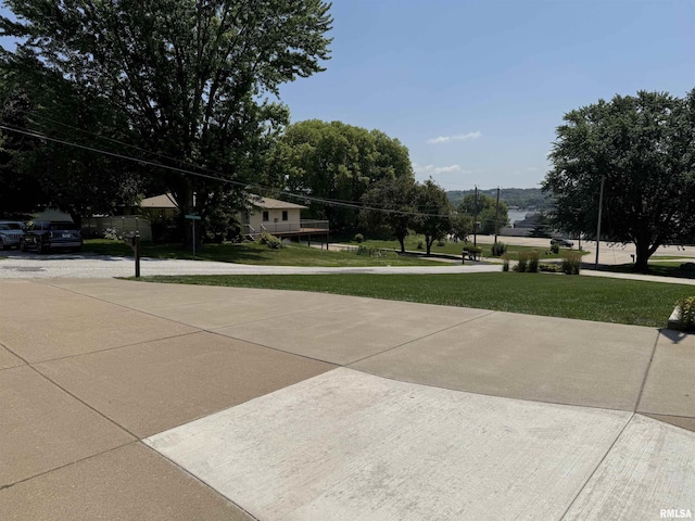 124 Riverview Heights Dr, Le Claire, IA 52753 - view of property's community with a yard
