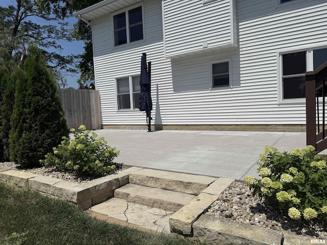 124 Riverview Heights Dr, Le Claire, IA 52753 - view of patio / terrace