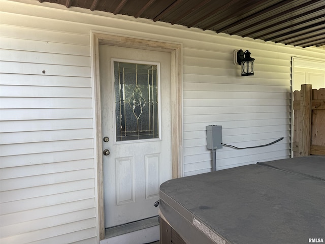 124 Riverview Heights Dr, Le Claire, IA 52753 - entrance to property featuring a hot tub