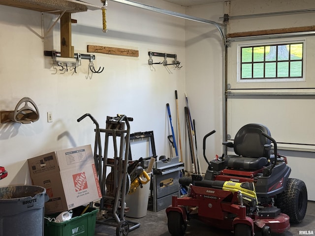 124 Riverview Heights Dr, Le Claire, IA 52753 - view of garage