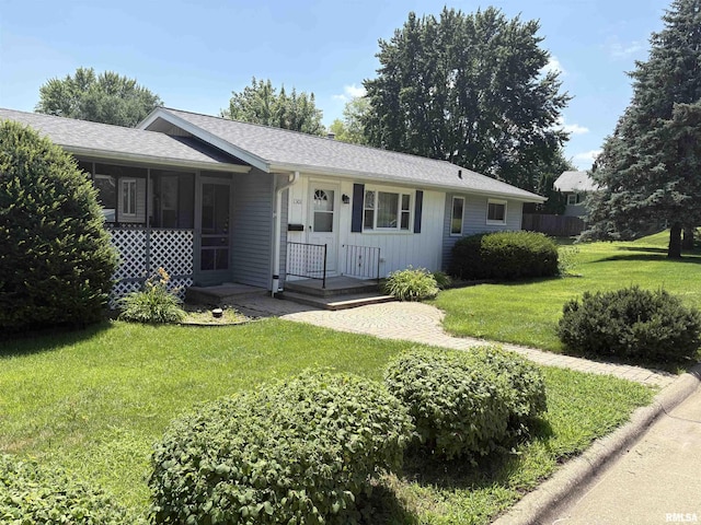 1301 Woodlawn Ave, Clinton, IA 52732 - photo 2