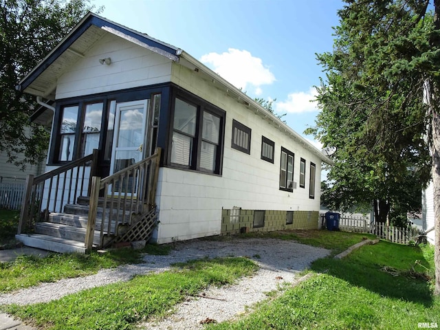 1554 W Pleasant St, Davenport, IA 52804 - photo 2