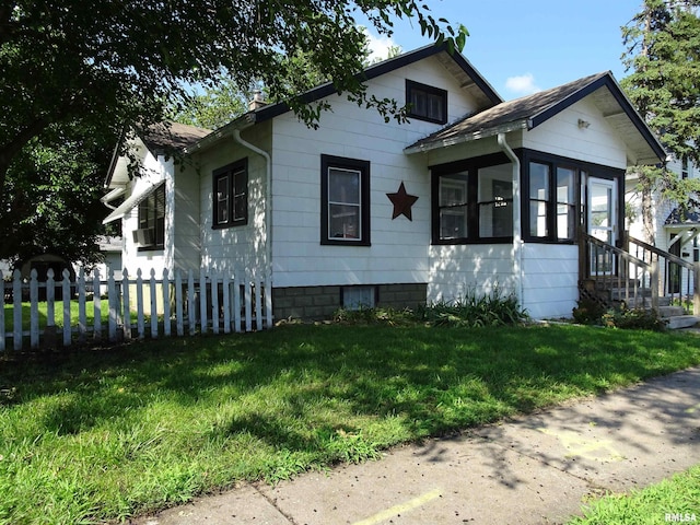 1554 W Pleasant St, Davenport, IA 52804 - photo 3