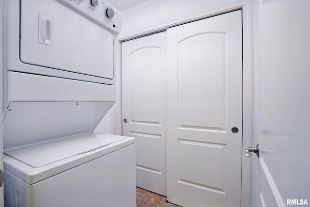 2997 3rd St Unit 206, Moline, IL 61265 - washroom with estacked washer and dryer