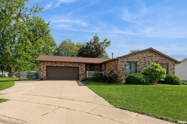 1307 Maplewood Ct, De Witt, IA 52742 - photo 1