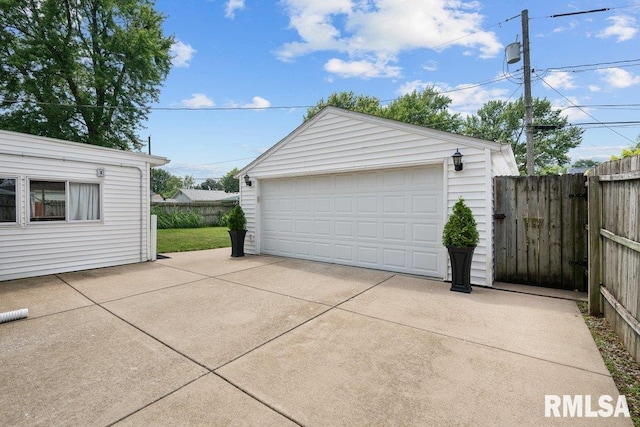 7302 Cedar St, Davenport, IA 52806 - photo 14