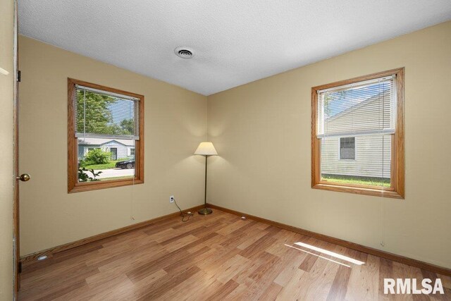 7302 Cedar St, Davenport, IA 52806 - photo 6