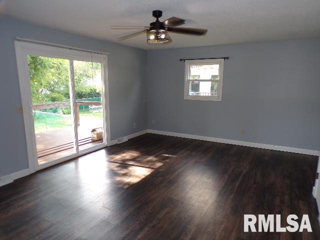 624 S 4th St, Eldridge, IA 52748 - photo 5
