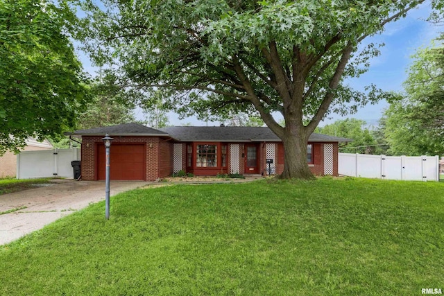 1136 Bobetta Ct, Clinton, IA 52732 - photo 1