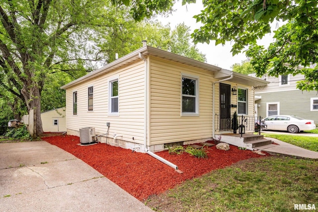 1814 E 13th St, Davenport, IA 52803 - photo 2